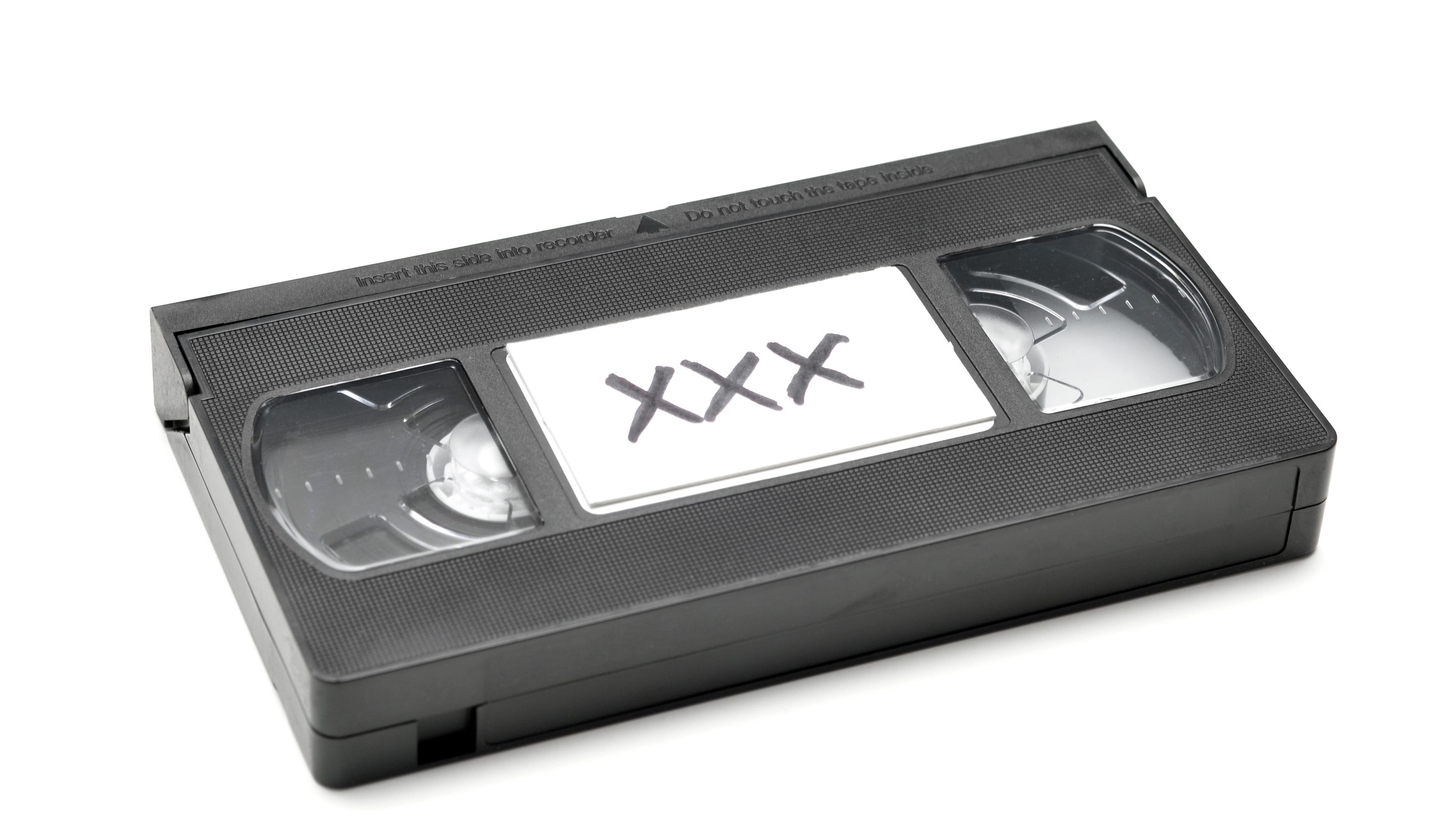 Prindërit i shkatërruan koleksionin porno, 42-vjeçari fiton gjyqin kundrejt tyre
