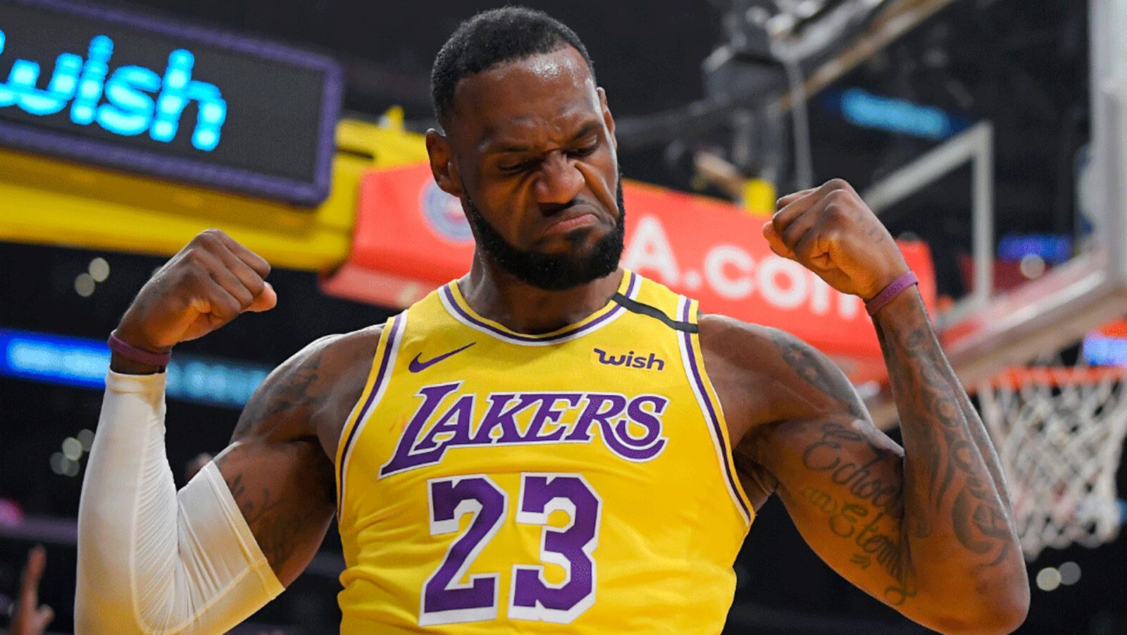 LeBron James vazhdon kontratën me LA Lakers