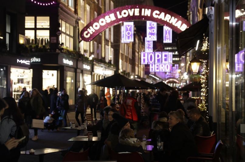 Britanikëve u thuhet të festojnë pak, dhe shkurt, për Krishtlindje