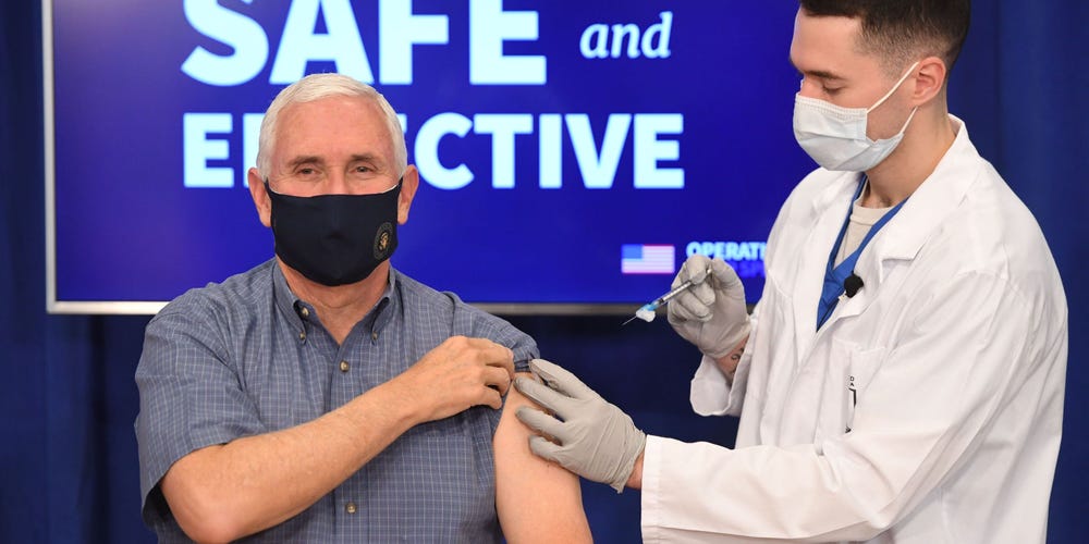 Mike Pence e merr vaksinën live në televizion (FOTO)