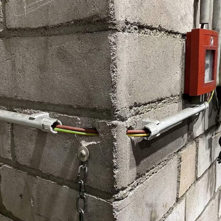 Kur gabon në punë dhe nuk ke asnjë mënyrë për ta fshehur (FOTO)