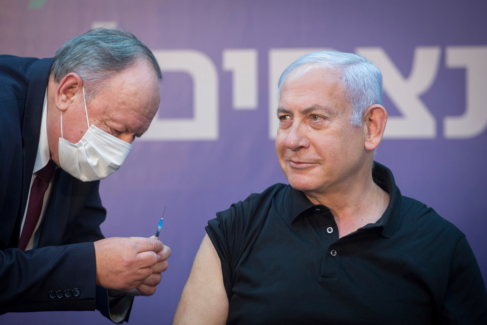 Netanyahu merr dozën e dytë të vaksinës kundër COVID-19