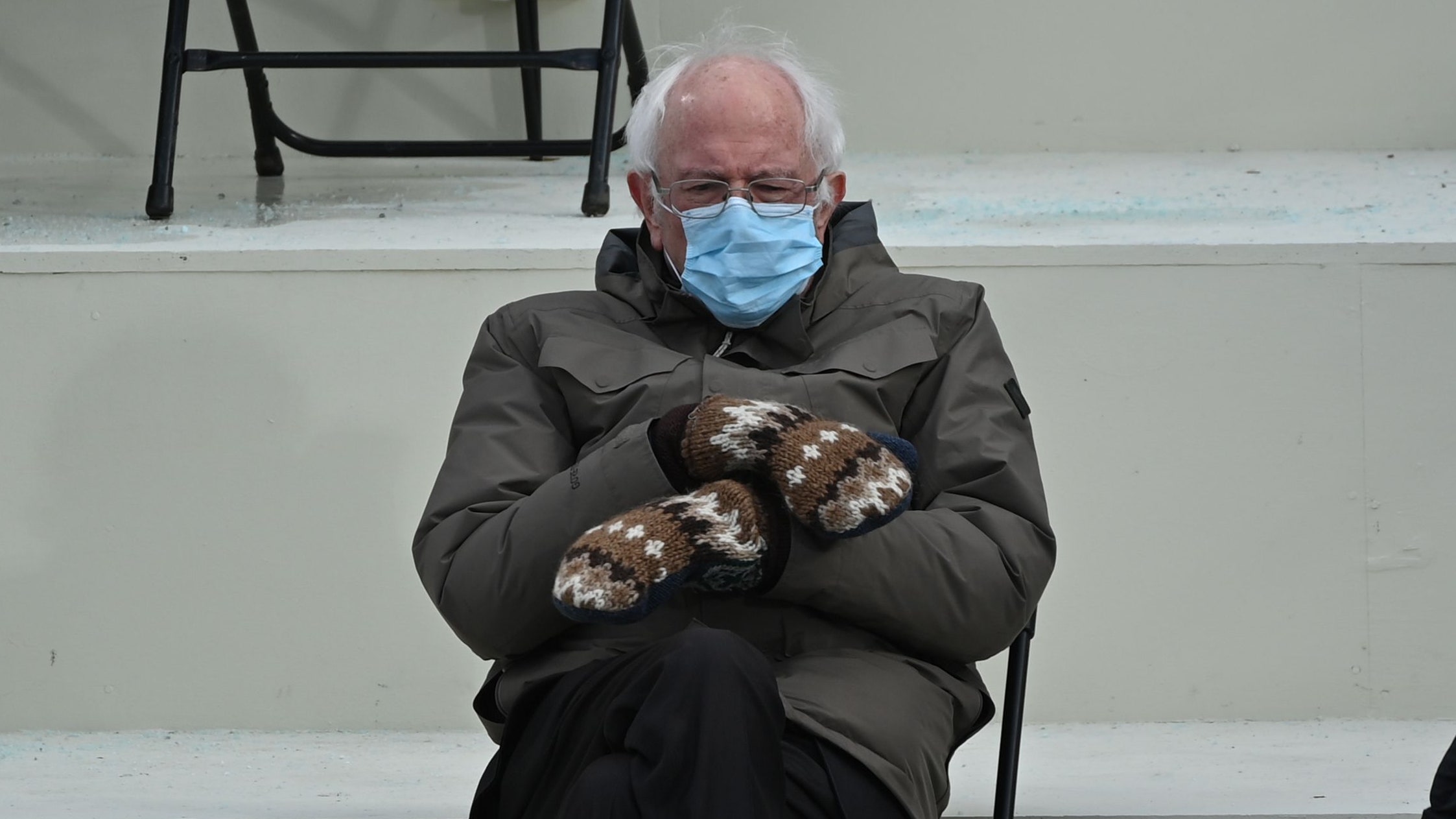 Fotografia e senatorit Bernie Sanders “thyen” internetin (FOTO)