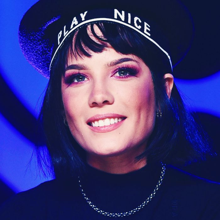 Halsey konfirmon shtatzëninë