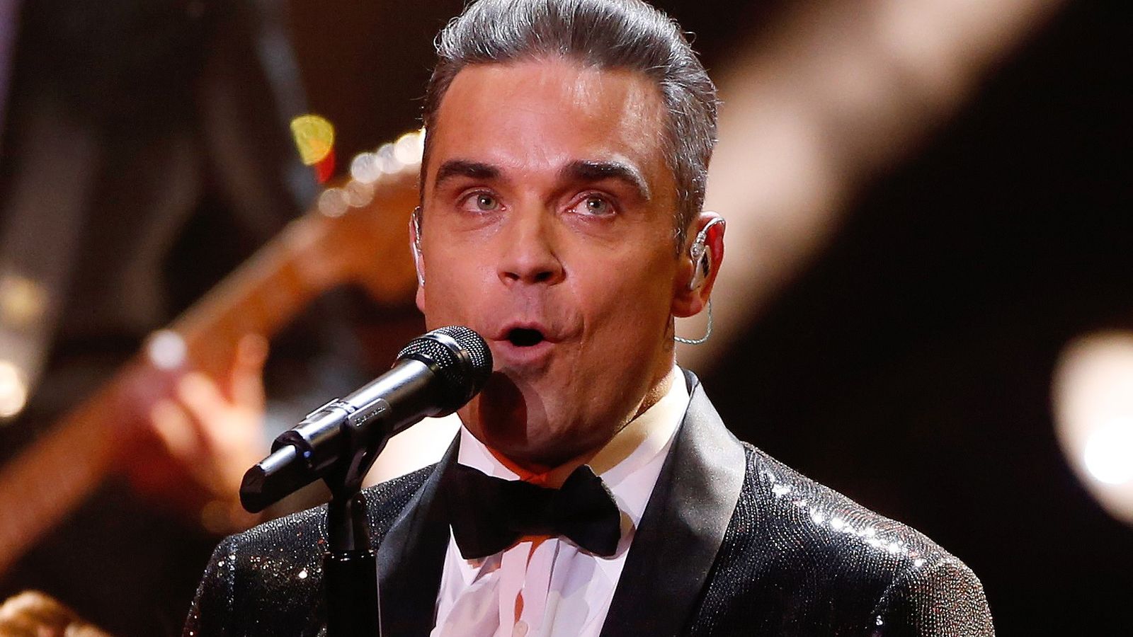 Robbie Williams dyshohet se po karantinohet në Karaibe për shkak të COVID-19