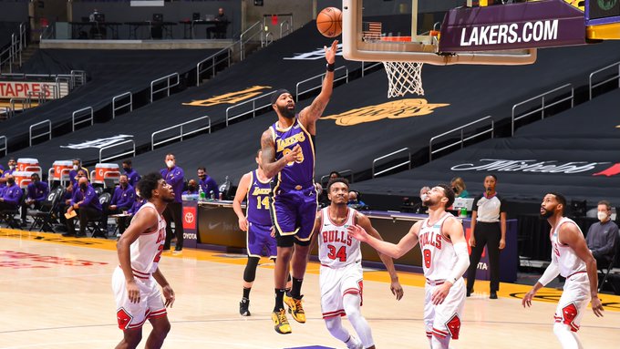 Lakers rikthehen te fitorja, mposhten Bucks dhe Clippers