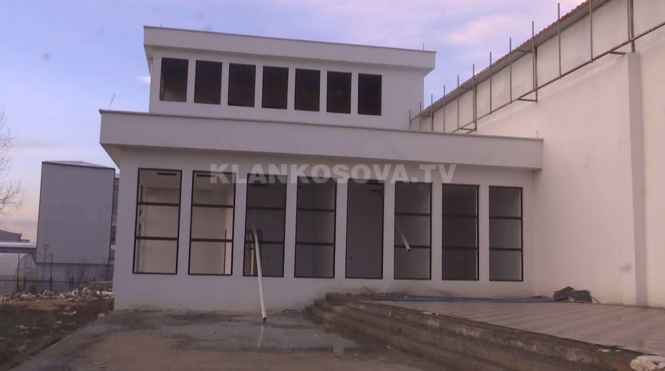 Ferizaj, të rinjtë ankohen për mosndërtimin e qendrës rinore (VIDEO)