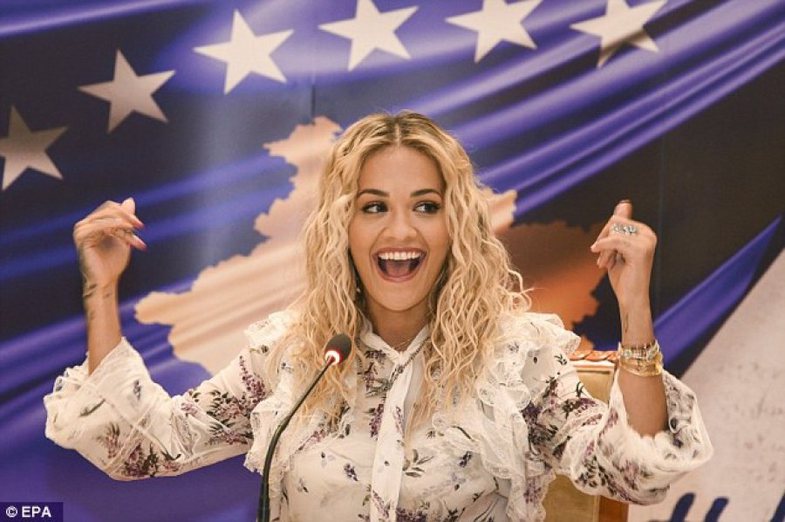Rita Ora i gëzohet suksesit të Blerta Bashollit me filmin “Hive”