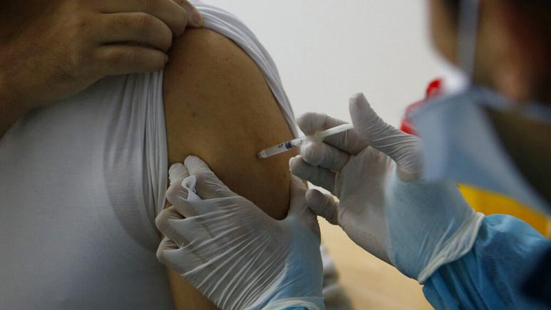 Vaksina AstraZeneca merr miratimin për përdorim emergjent nga OBSH