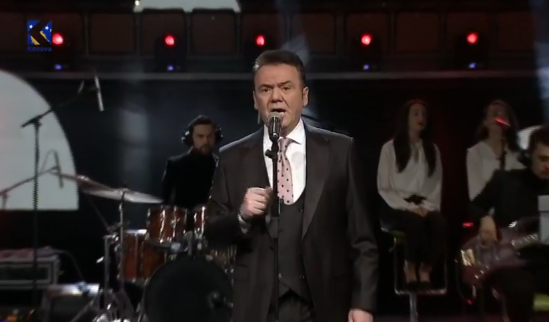 Ilir Shaqiri i kushton këngë tifozave "KUQ e ZI" (VIDEO)