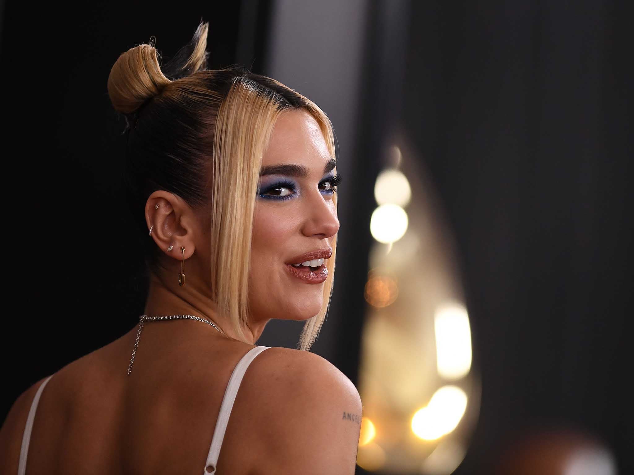 Dua Lipa emocionon me urimin për 13 vjetorin e Pavarësisë së Kosovës