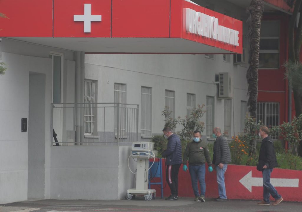 Gjashtë viktima dhe 1,549 raste të reja me COVID-19 në Shqipëri