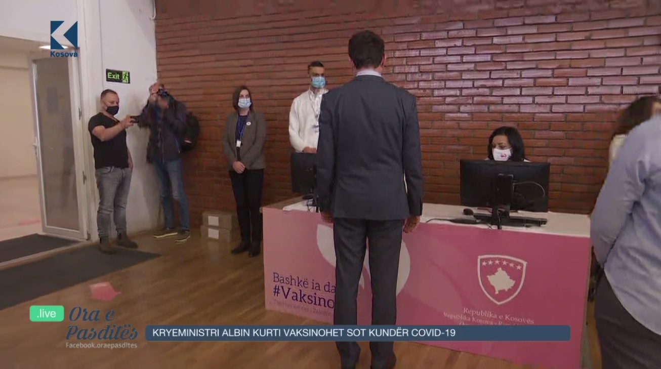 Kurti shkon të vaksinohet kundër COVID-19, por e harron letërnjoftimin