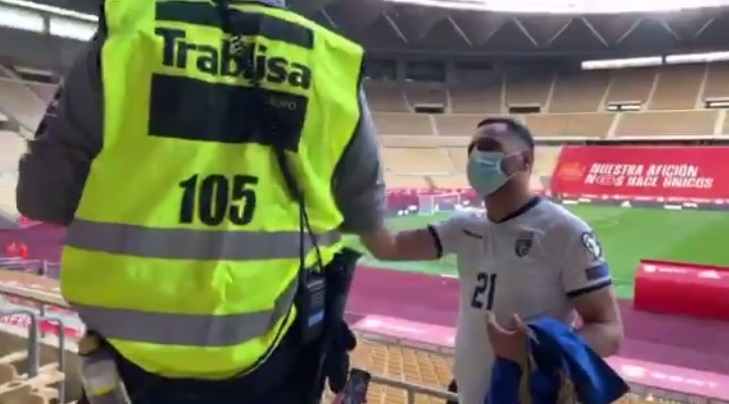 Policia spanjolle u kërkon Dardanëve ta largojnë flamurin e Kosovës - këta refuzojnë (VIDEO)