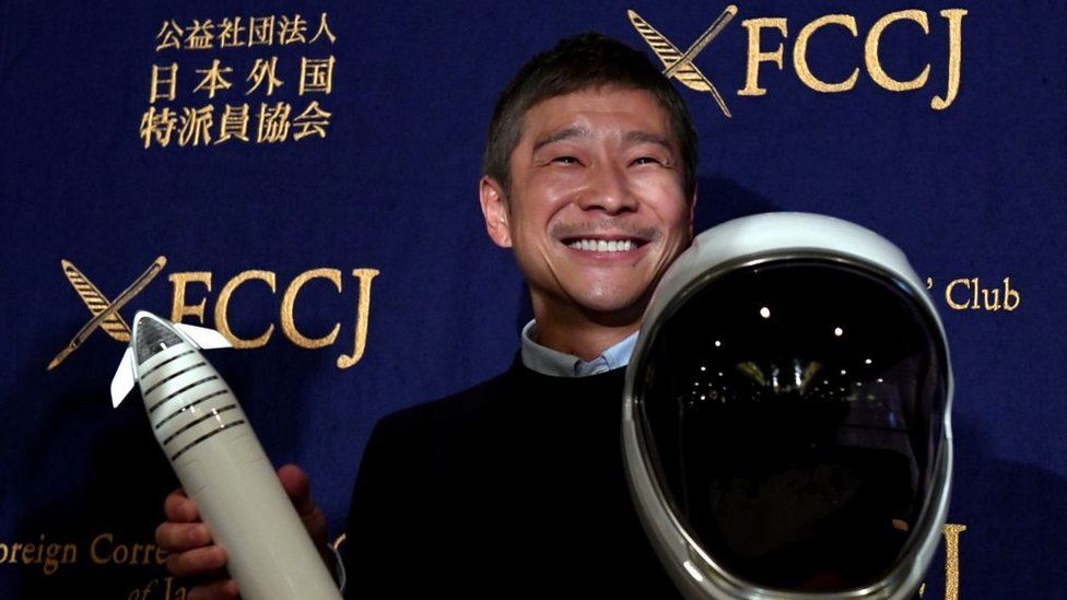 Miliarderi japonez kërkon tetë persona nga e gjithë bota, për të fluturuar në Hënë