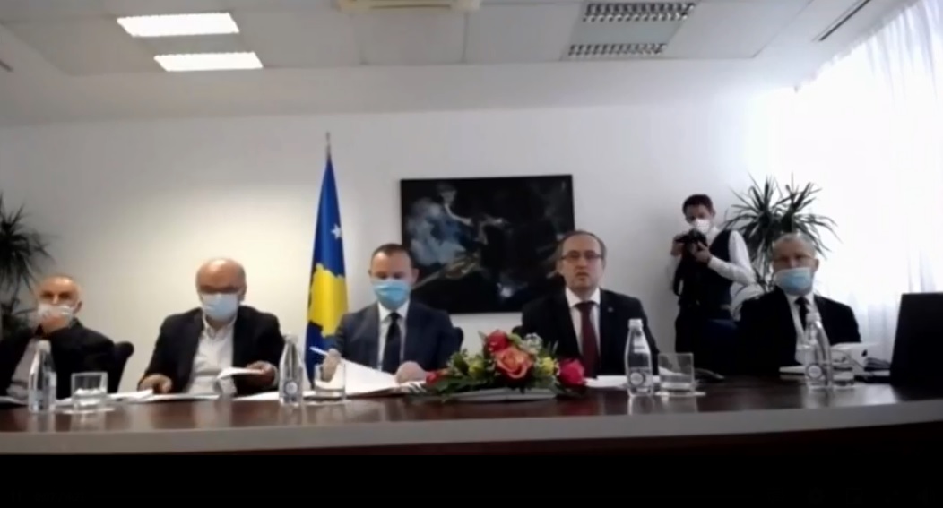 Hoti: S'kemi hyrë në ato lojëra të sigurojmë vaksina vetëm për imazh publik
