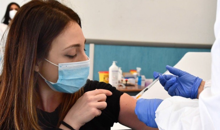 Agjencia e BE-së thotë se AstraZeneca është e 'sigurt dhe efektive'