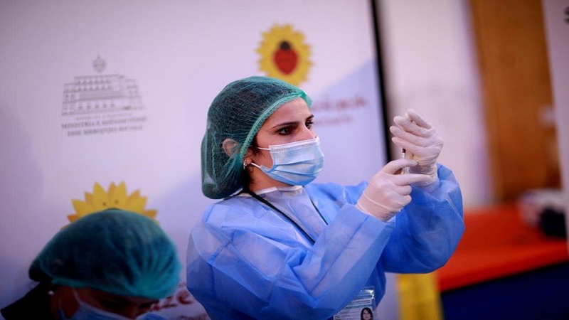 Të premten arrijnë në Shqipëri mbi 38 mijë doza të para nga AstraZeneca