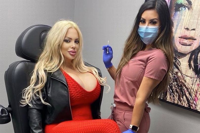 Ish-mësuesja 49 vjeçare thotë se duket 20 vjet më e re falë 50 operacioneve plastike
