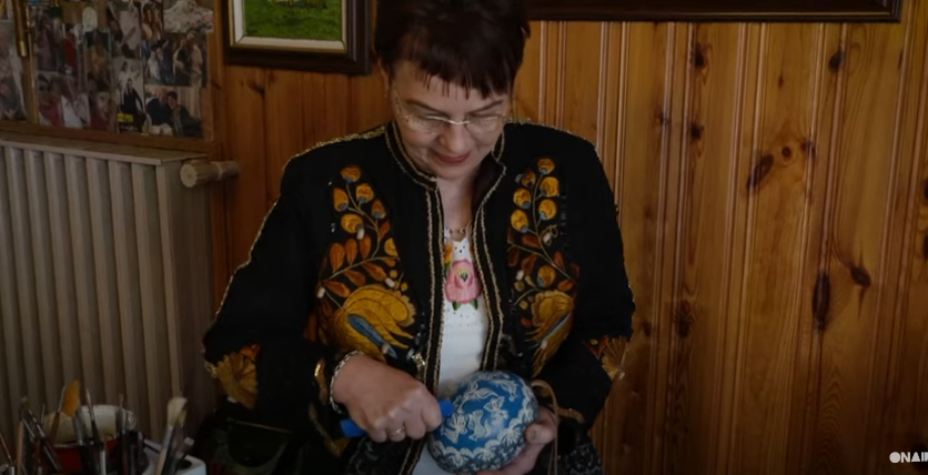 Kjo është artistja hungareze që llogaritet si “mbretëresha e dekorimit të vezëve" (VIDEO)