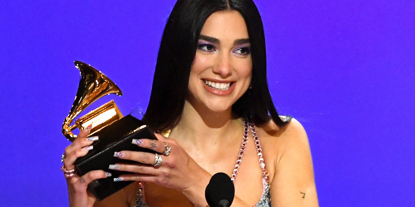 Dua Lipa fiton çmimin Grammy për albumin më të mirë pop (VIDEO)