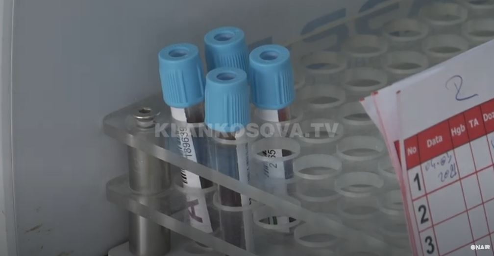 Plazma e gjakut e të shëruarve ndihmon pacientët me COVID-19 (VIDEO)