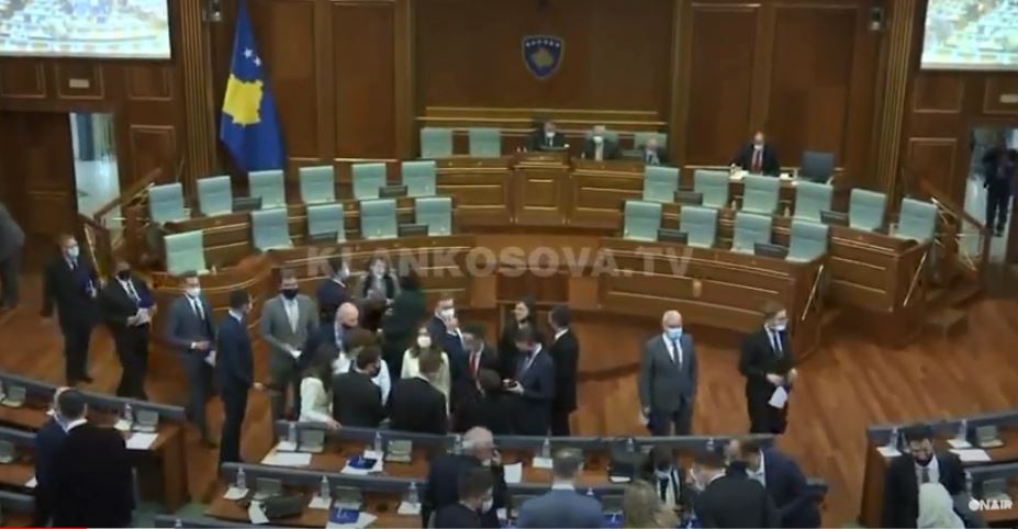 Krejt çka ndodhi në seancën konstituive të Kuvendit të Kosovës (VIDEO)