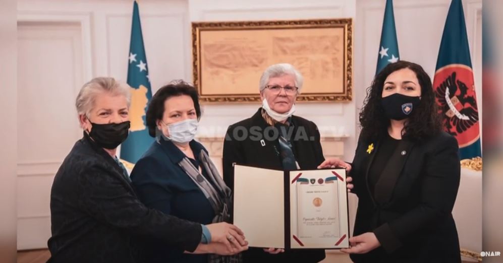Laureatet e “Shotë Galicës” të kënaqura me urdhrin (VIDEO)