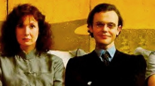 Nuk punon dhe jeton me mamin, nëna padit djalin e saj 50 vjeçar