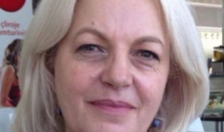 Vdes profesoresha e letërsisë angleze, Sazana Çapriqi