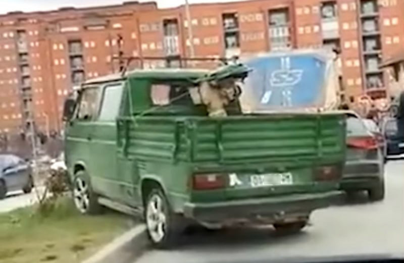 Gjobitet me 100 euro dhe një pikë negative vozitësi i kamionetës së gjelbër (FOTO)