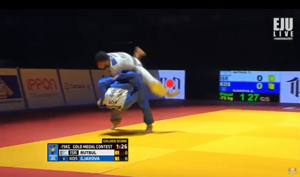 Momenti kur Akil Gjakova mposht kundërshtarin dhe bëhet kampion (VIDEO)