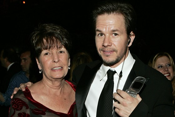 Vdes nëna e Mark Wahlberg