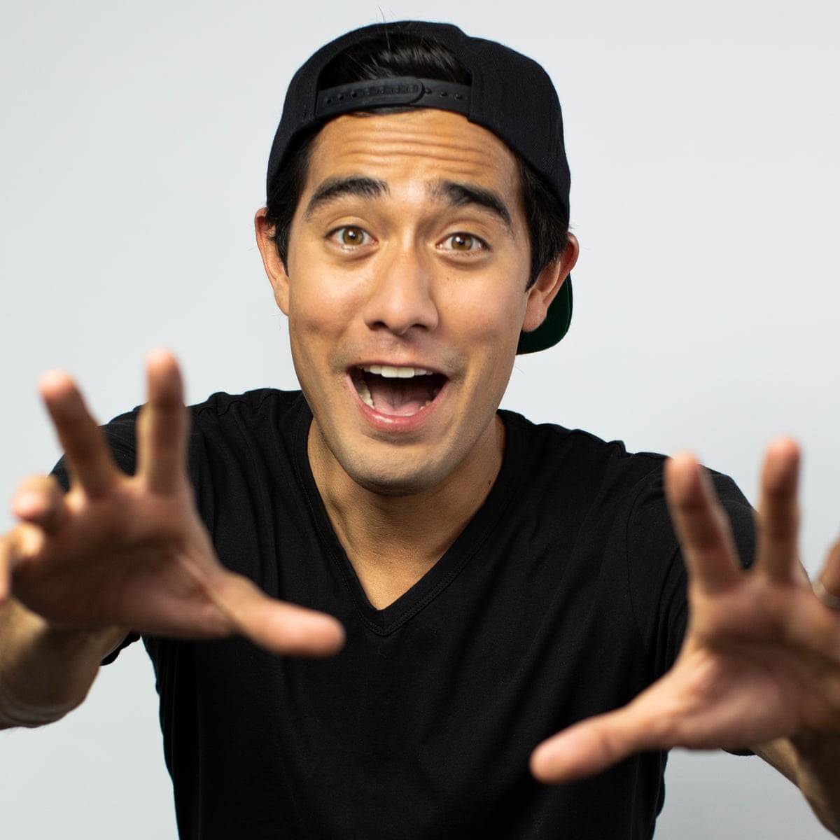 Zach King thyen rekord në TikTok për numrin e ndjekësve