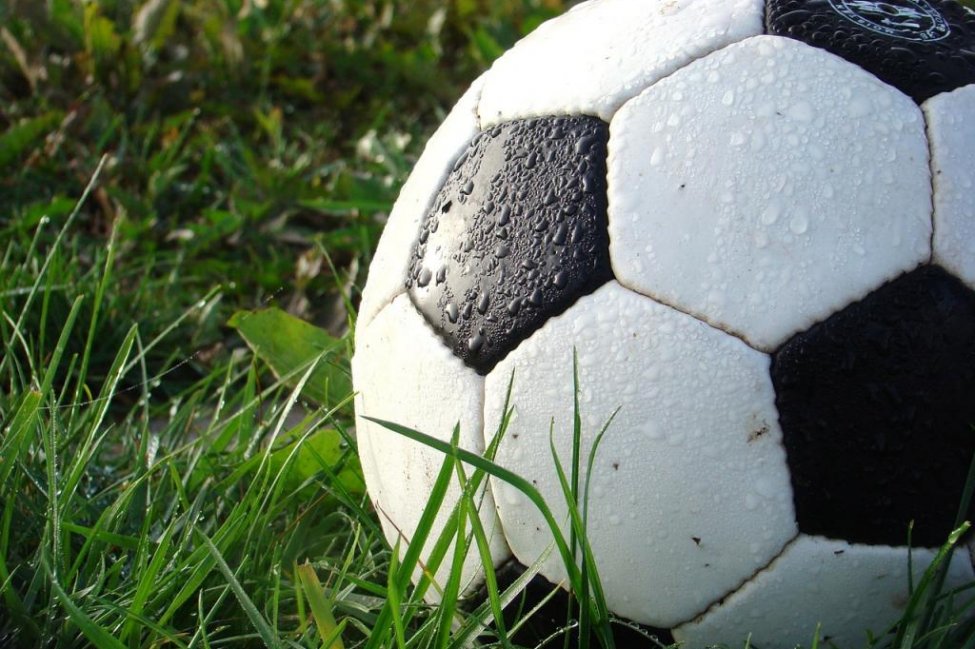 Topi i Futbollit noton nga Irlanda në Uells, identifikohet pronari