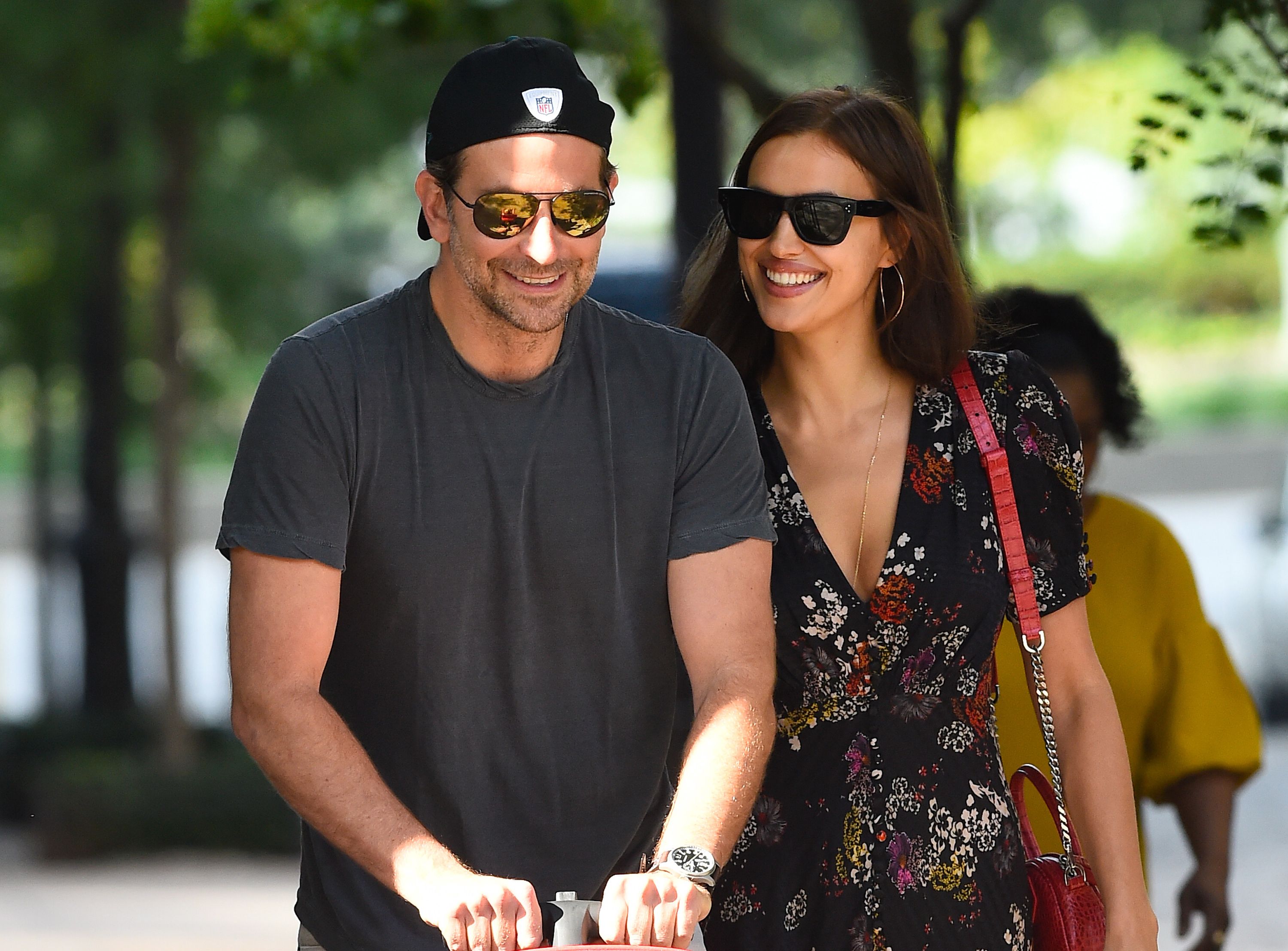 Irina Shayk ndan foton e parë me vajzën, përfshihet edhe Bradley Cooper