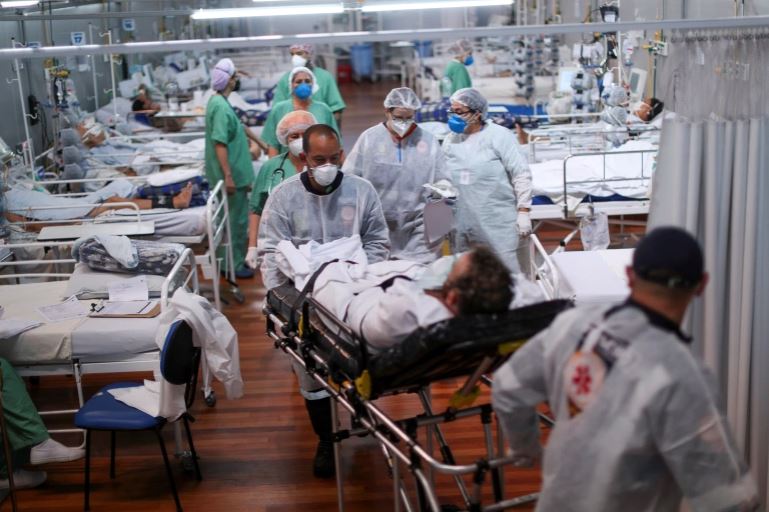 Rritja e rasteve me COVID-19 në Brazil, alarmon rajonet