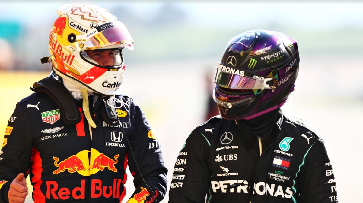 Formula 1 në Artmotion: Hamilton nis garën nga pole-position, pas tij garuesit e Red Bullit!