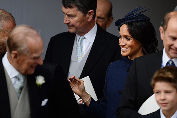 Meghan Markle për nderime të Princit Philip dërgon kurorë lulesh dhe një letër të shkruar me dorë