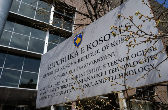 ​MAShTI merr vendim për mësim alternativ të përshpejtuar për 441 nxënës të Komunës së Kamenicës