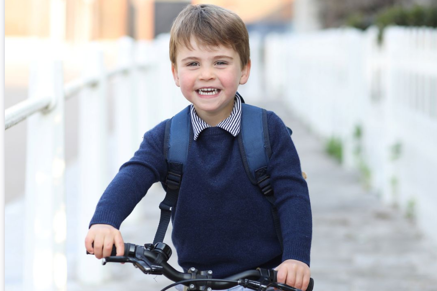 Princi britanik William dhe Kate shpërndajnë një fotografi të djalit, Louis