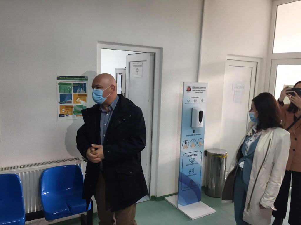 Në Gjakovë nis vaksinimi i stafit mjekësor