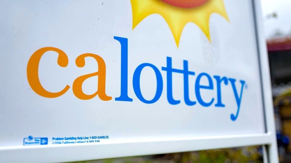 Fituesja e lotarisë prej 26 milionë dollarë thotë se tiketën e shkatërroi në lavatriqe