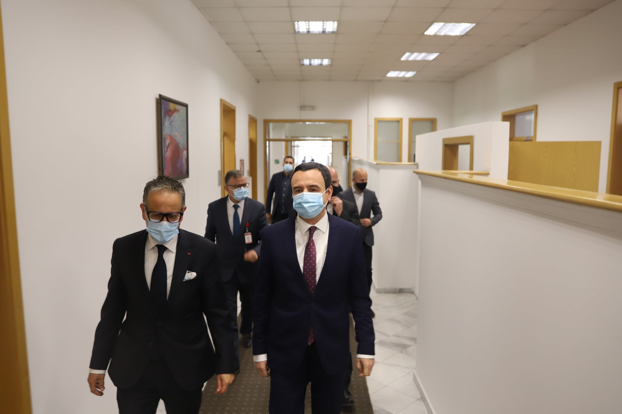 Kurti shkon në vizitë tek Vitia, flasin për procesin e vaksinimit ndaj COVID-19