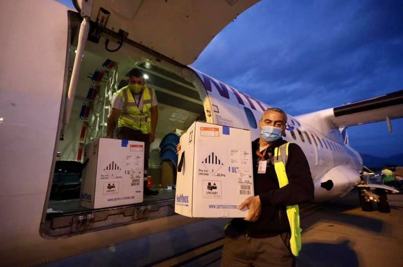 Mbërrijnë edhe 11 mijë e 700 vaksina Pfizer në Shqipëri