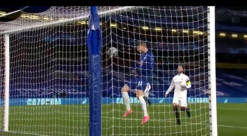 Mbyllet pjesa e parë në Londër, Chelsea me një këmbë në finale