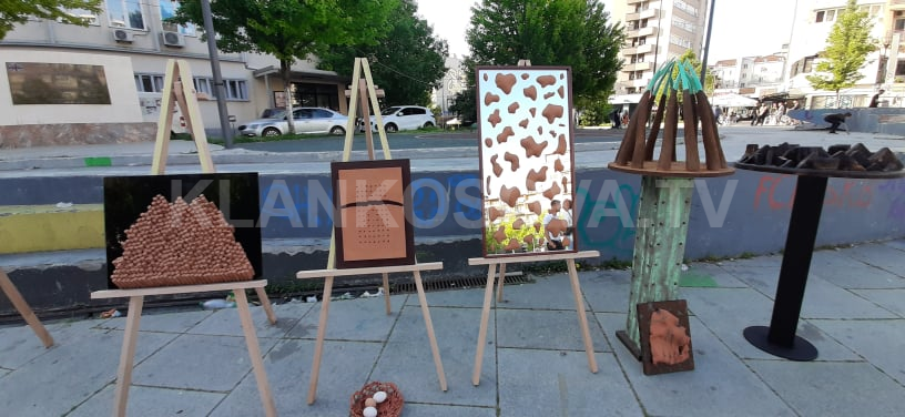 Ekspozita ''Frymë'' sjell urbanizmin në lashtësi, tri teknika të ndryshme nga tre artistët kosovarë (FOTO)