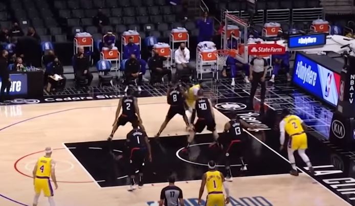 Clippers e fitojnë derbin e Los Angeles-it (VIDEO)