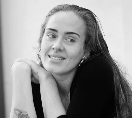 Në 33 vjetorin e lindjes, Adele ndan foto që s’janë parë ndonjëherë
