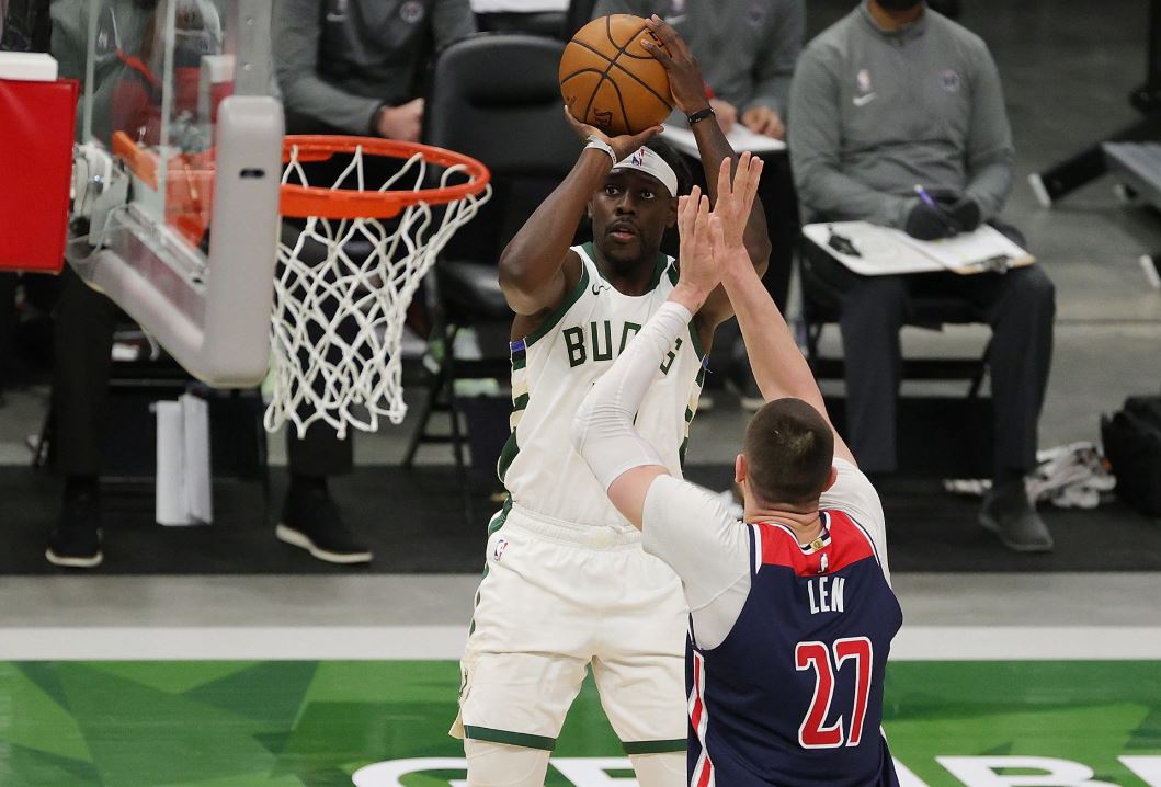Bucks fitojnë ndaj Wizards
